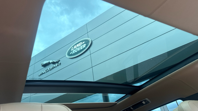Land Rover Range Rover 3.0 D300 Autobiography 4dr Auto Diesel Estate - Image 20